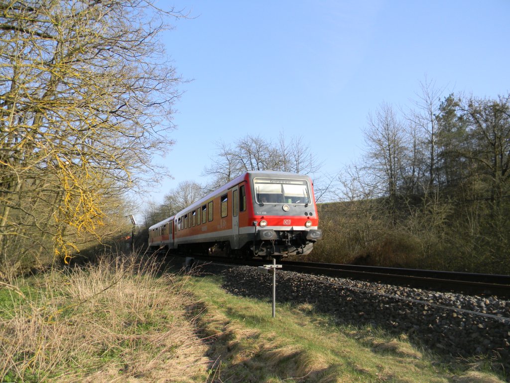 Baureihe 928 698 als Regionalzug richtung Gieen bei Maberzell nahe Fulda am 02.04.2011