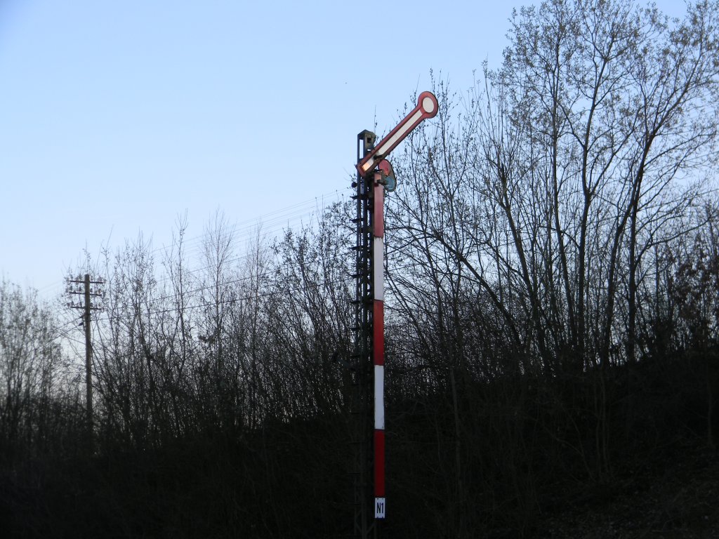 Formsignal auf der Strecke Fulda - Gieen nahe Maberzell bei Fulda am 02.04.2011
